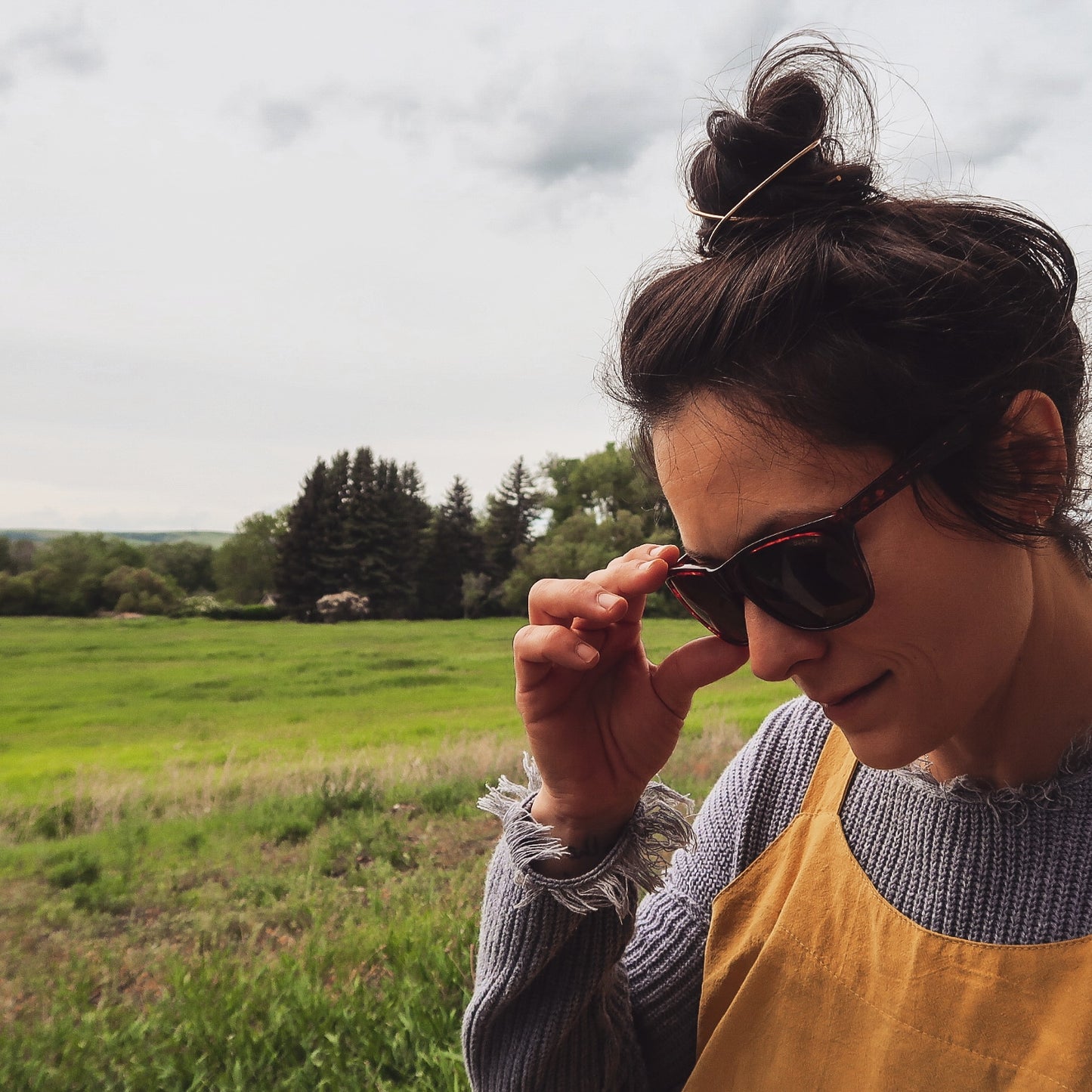 How to style messy bun hair bun