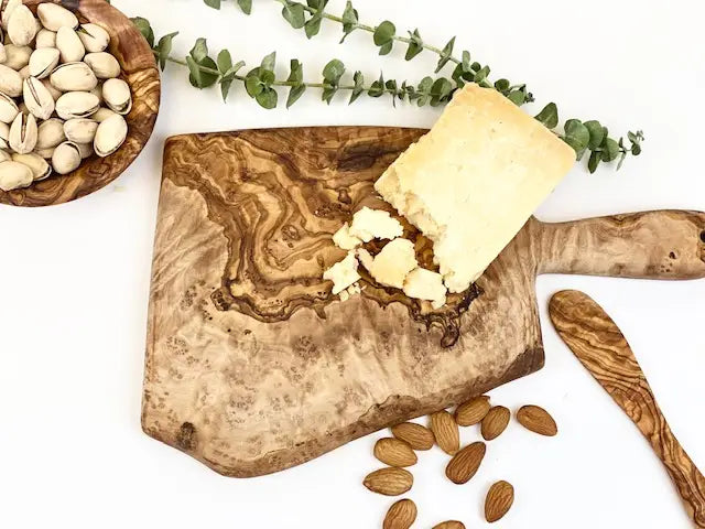 Cozy Kitchen Box - Candle, Towel, Wood Board, Salt, Crackers