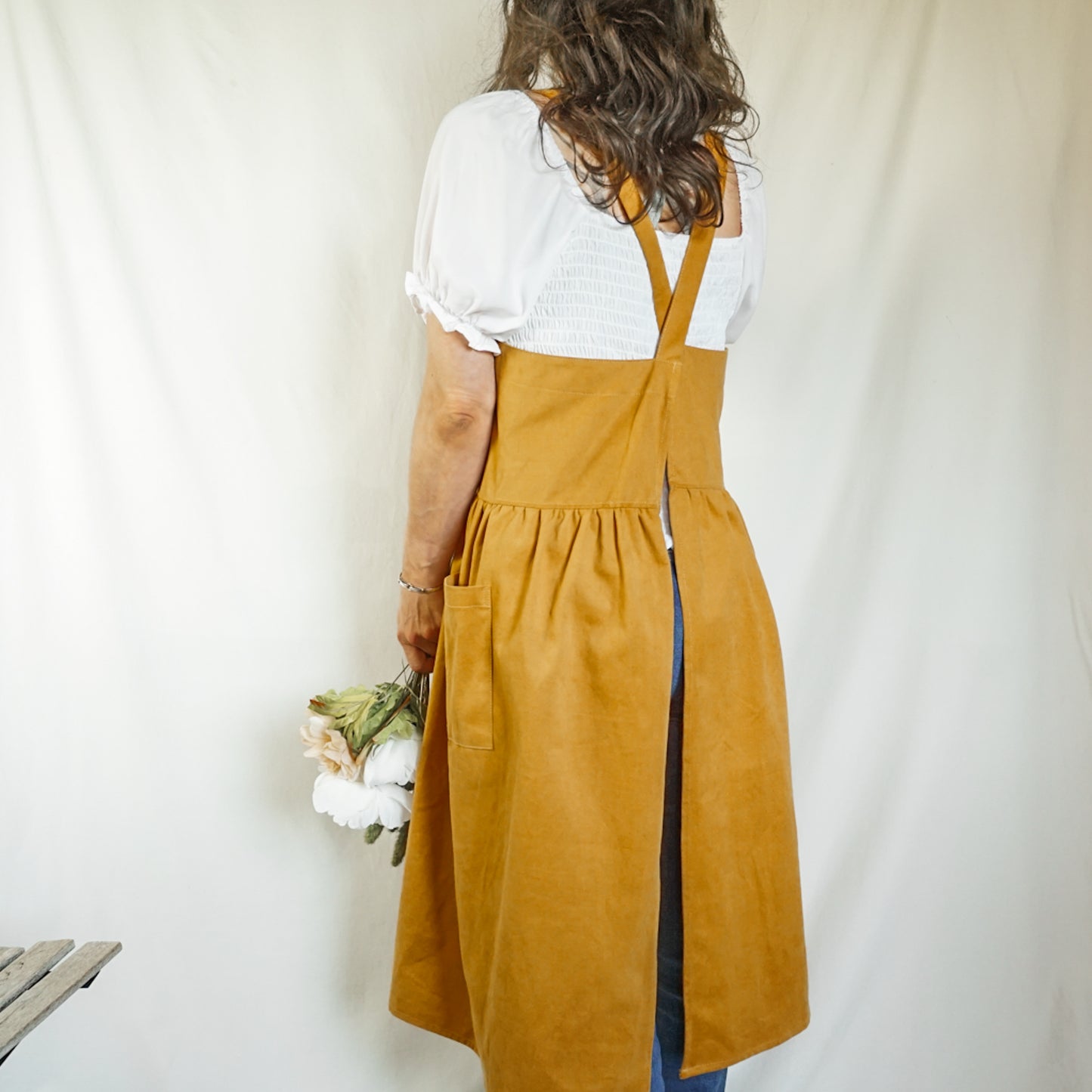 Cotton apron with cross back