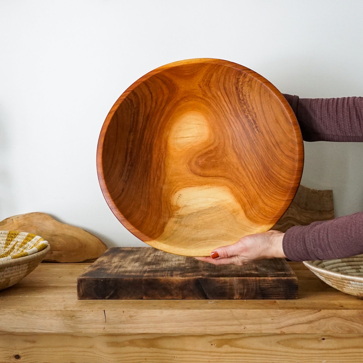 Round Mahogany Salad Bowl