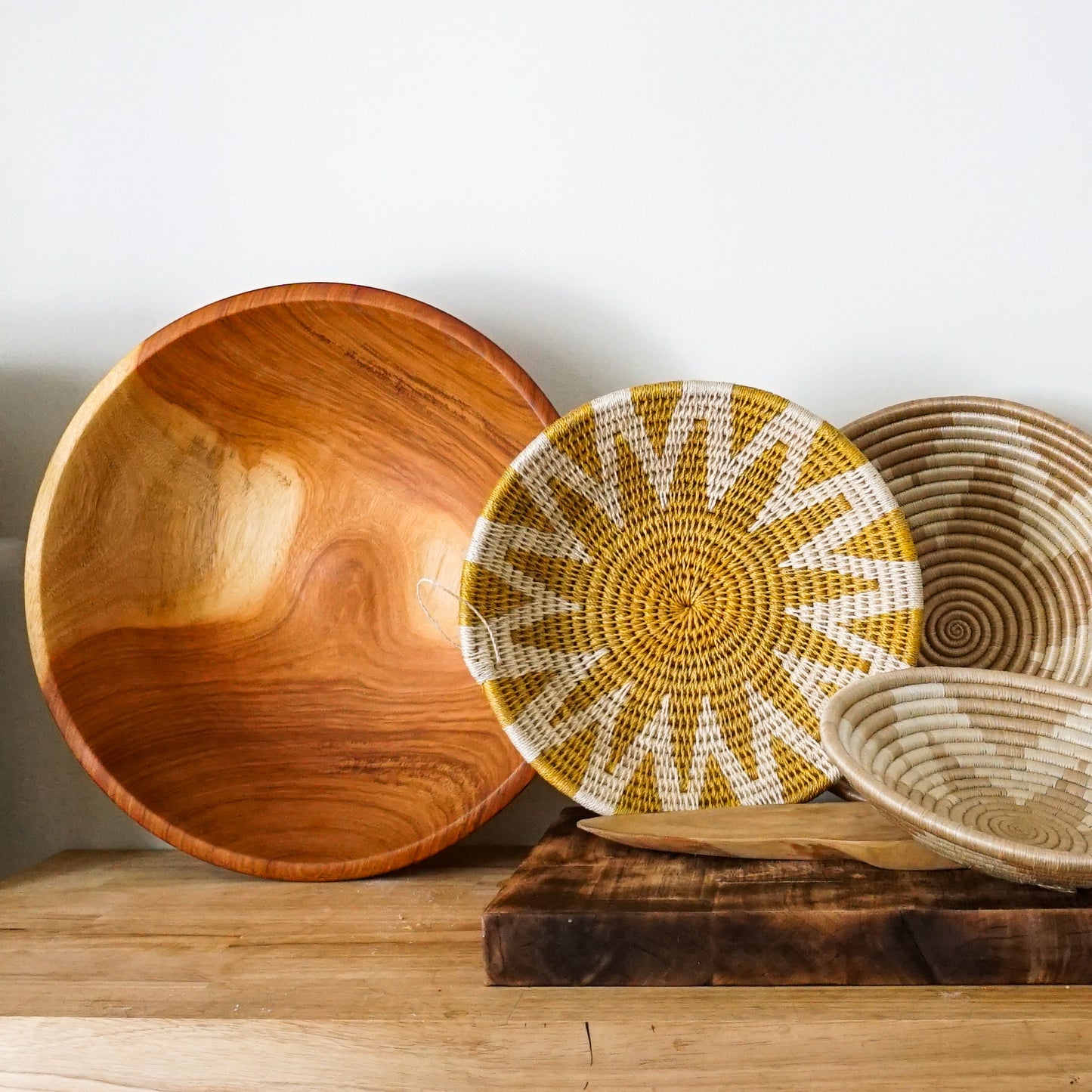 Round Mahogany Salad Bowl