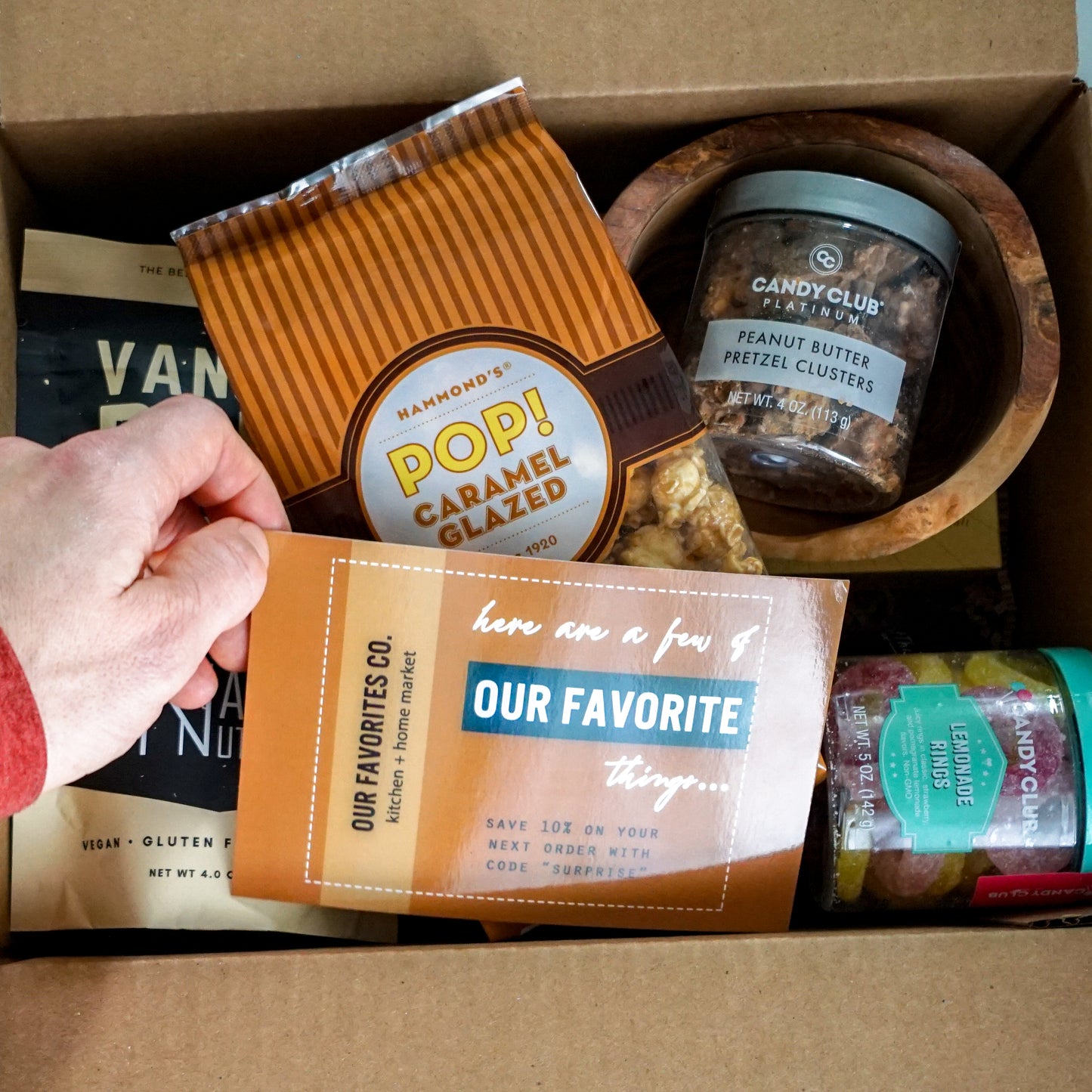 Cozy Kitchen Box - Candle, Towel, Wood Board, Salt, Crackers