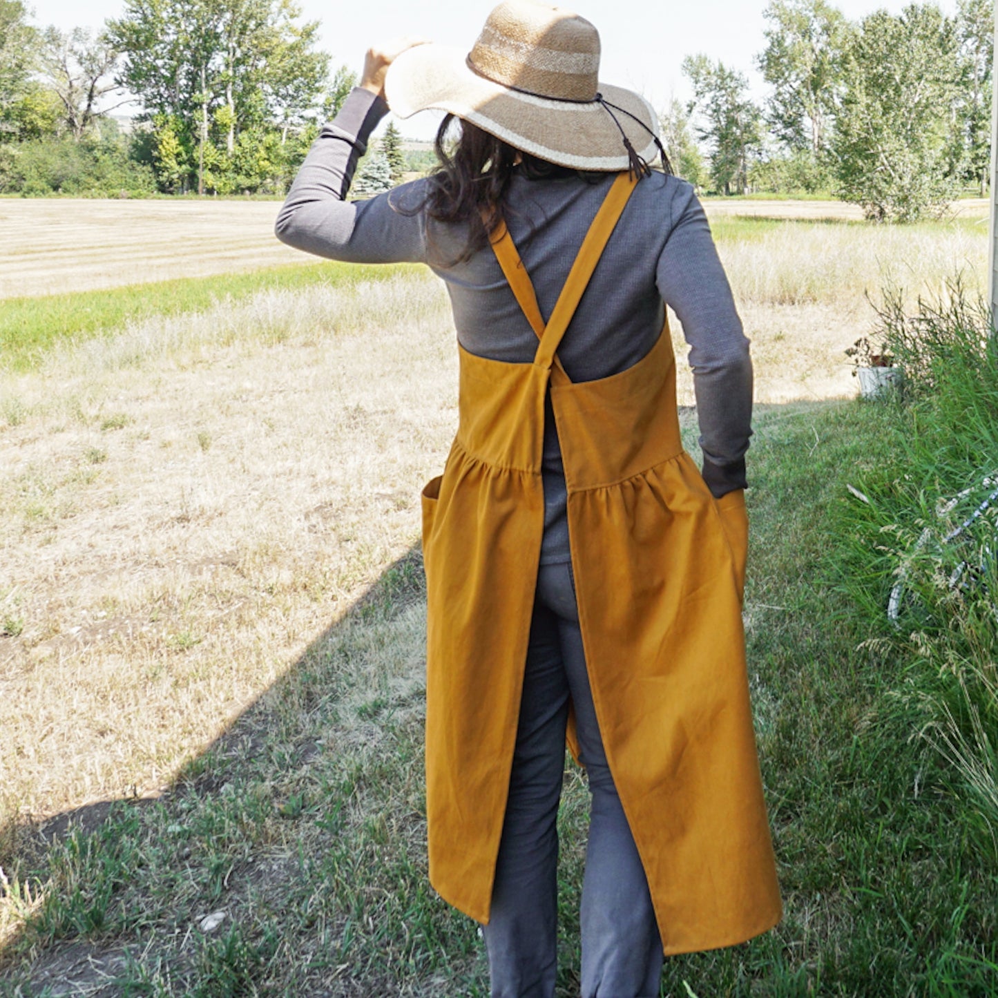 Cross back cotton apron