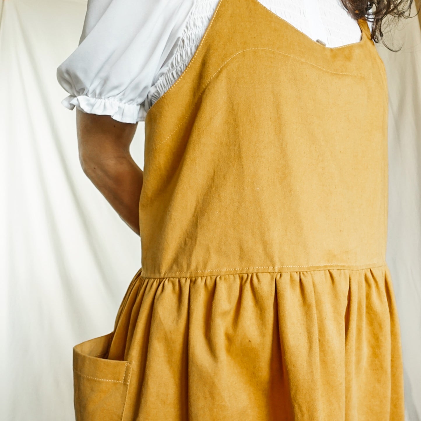 Cross back apron for women